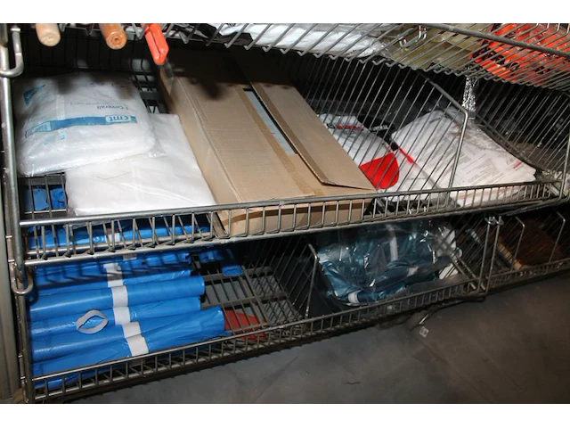 Salvage gerelateerde produkten w.o. bezems, plastic zakken, handschoenen, sealmateriaal, borstels, schuursp... - afbeelding 5 van  10