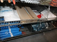 Salvage gerelateerde produkten w.o. bezems, plastic zakken, handschoenen, sealmateriaal, borstels, schuursp... - afbeelding 5 van  10