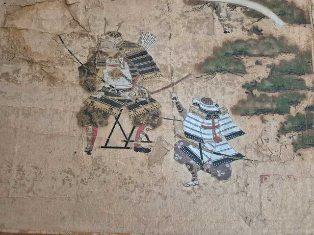 Samoerai in beeld – zeldzame japanse hangrol met krijgersduo - afbeelding 1 van  6