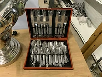 Samovar en cassette met bestek - afbeelding 2 van  2