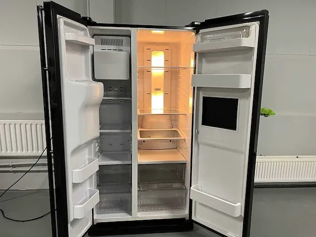 Samsung - samsung amerikaans koelkast + siemens inbouw oven + 2x kipplisch monitors - afbeelding 2 van  28