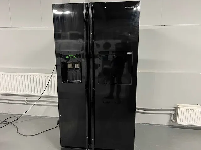 Samsung - samsung amerikaans koelkast + siemens inbouw oven + 2x kipplisch monitors - afbeelding 1 van  28