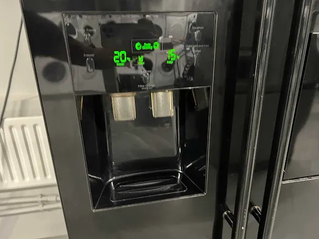 Samsung - samsung amerikaans koelkast + siemens inbouw oven + 2x kipplisch monitors - afbeelding 21 van  28