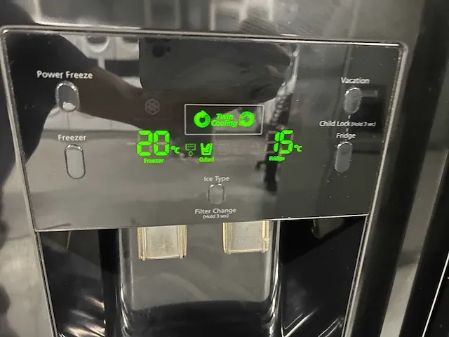 Samsung - samsung amerikaans koelkast + siemens inbouw oven + 2x kipplisch monitors - afbeelding 22 van  28