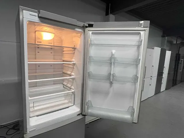 Samsung - samsung koelkast+ bosch inbouw oven + crockpot rijstkoker - afbeelding 18 van  23