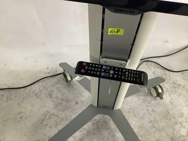Samsung - smart televisie op verrijdbare standaard (2x) - afbeelding 4 van  8