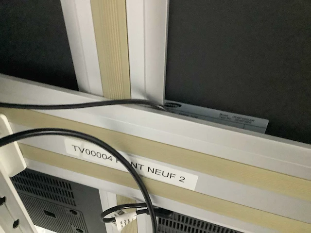 Samsung - smart televisie op verrijdbare standaard (2x) - afbeelding 6 van  8