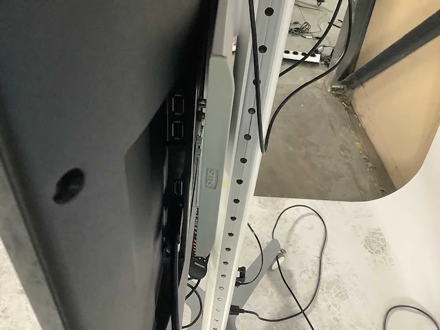 Samsung - smart televisie op verrijdbare standaard (2x) - afbeelding 7 van  8