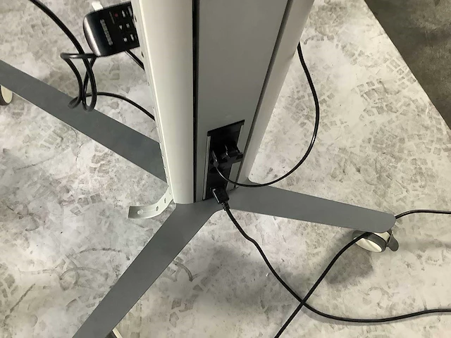 Samsung - smart televisie op verrijdbare standaard (2x) - afbeelding 8 van  8