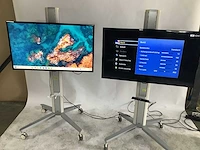 Samsung - smart televisie op verrijdbare standaard (2x) - afbeelding 1 van  8