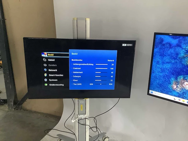 Samsung - smart televisie op verrijdbare standaard (2x) - afbeelding 3 van  8