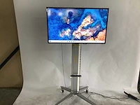 Samsung - smart televisie op verrijdbare standaard - afbeelding 1 van  6