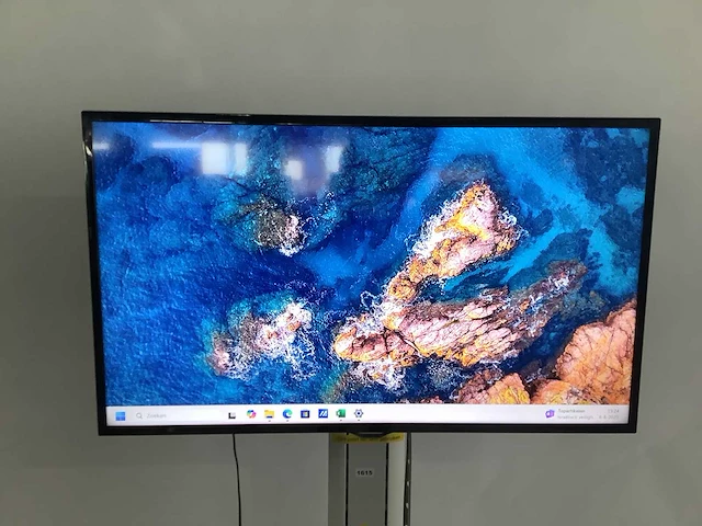 Samsung - smart televisie op verrijdbare standaard - afbeelding 2 van  6