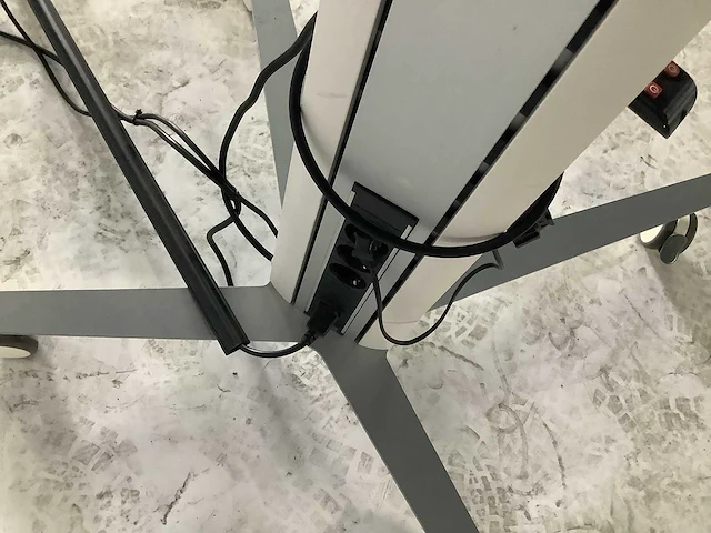 Samsung - smart televisie op verrijdbare standaard - afbeelding 4 van  6