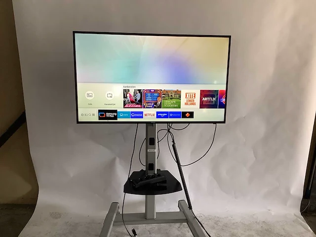 Samsung - smart televisie - afbeelding 1 van  6