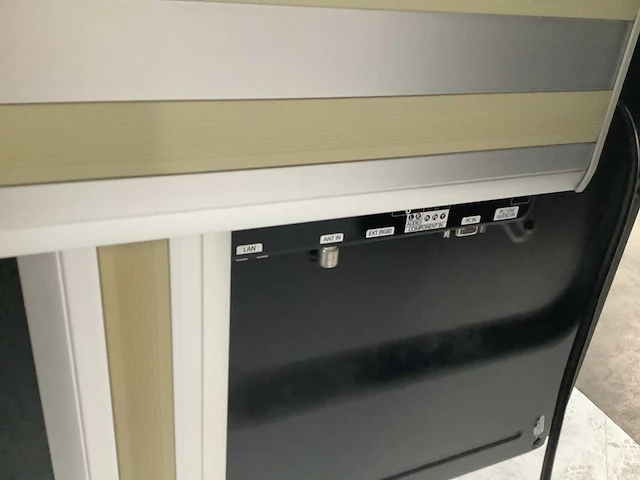 Samsung - televisie op verrijdbare standaard (2x) - afbeelding 3 van  5
