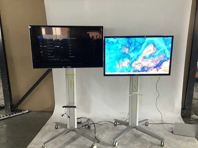 Samsung - televisie op verrijdbare standaard 2x - afbeelding 1 van  8
