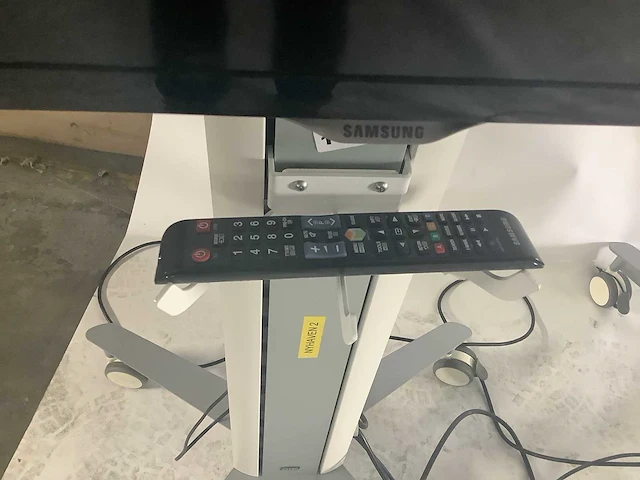 Samsung - televisie op verrijdbare standaard (3x) - afbeelding 2 van  10