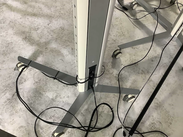 Samsung - televisie op verrijdbare standaard (3x) - afbeelding 6 van  10
