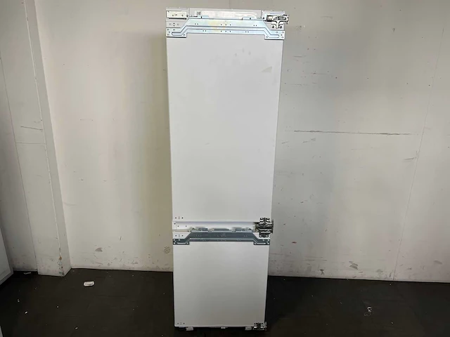 Samsung brb26715eww/ef koel-vriescombinatie ingebouwd 267 l e wit - afbeelding 2 van  5