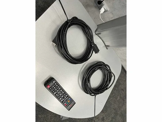 Samsung ed65e - 65" fhd monitor met verrijdbaar statief - afbeelding 13 van  17