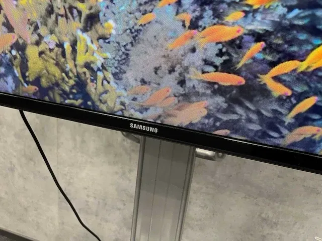 Samsung ed65e - 65" fhd monitor met verrijdbaar statief - afbeelding 16 van  17