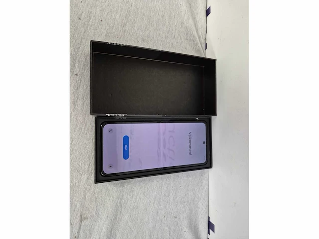 Samsung galaxy z flip4, 128gb opslag grafiet | samsung galaxy smarttag 2 zwart - afbeelding 3 van  3