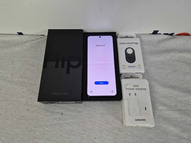 Samsung galaxy z flip4, 128gb | samsung 25w lader | smarttag 2 zwart - afbeelding 3 van  3
