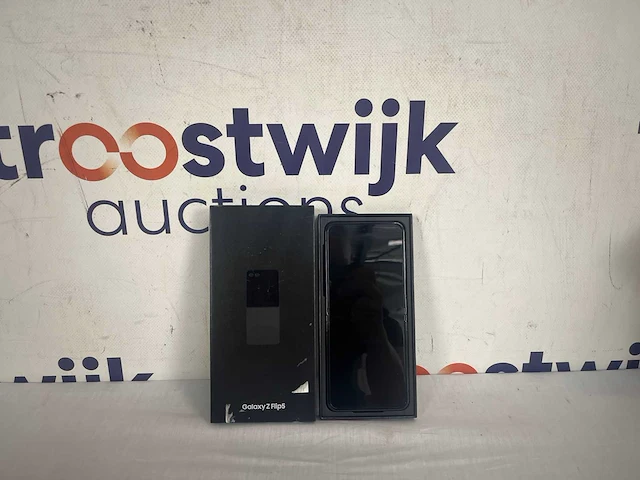 Samsung galaxy z flip5 - 256gb - graphite - afbeelding 2 van  2