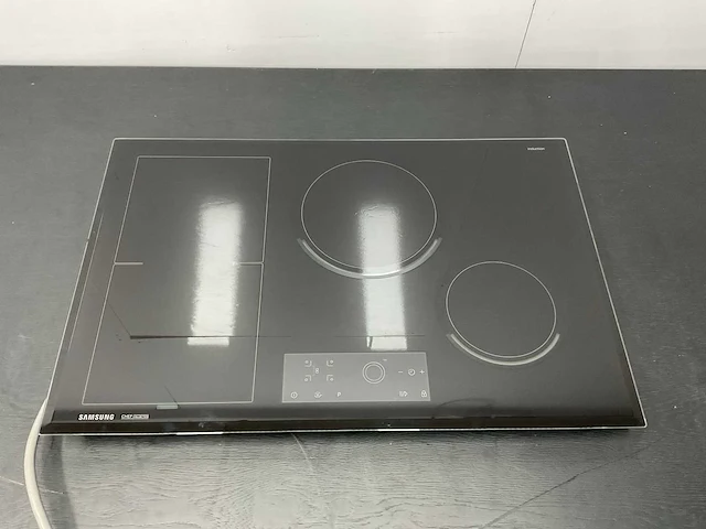 Samsung nz84j9770ek inductiekookplaat met 4 zones - afbeelding 1 van  5