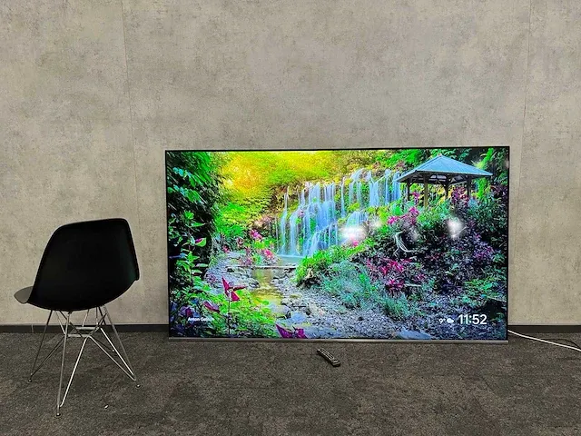 Samsung qe82n - 82" uhd 4k led monitor - afbeelding 1 van  10