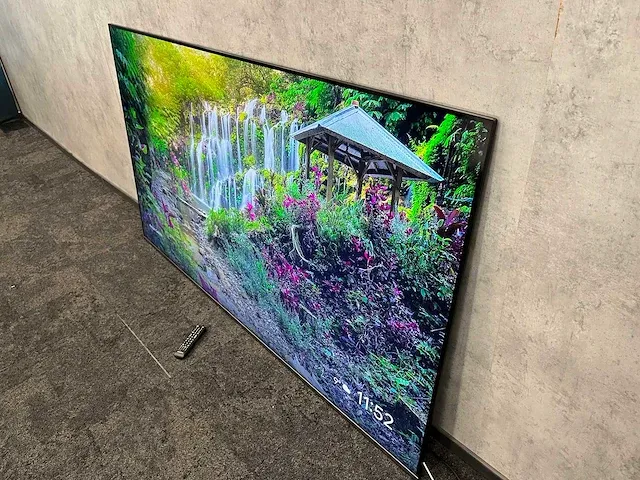 Samsung qe82n - 82" uhd 4k led monitor - afbeelding 3 van  10