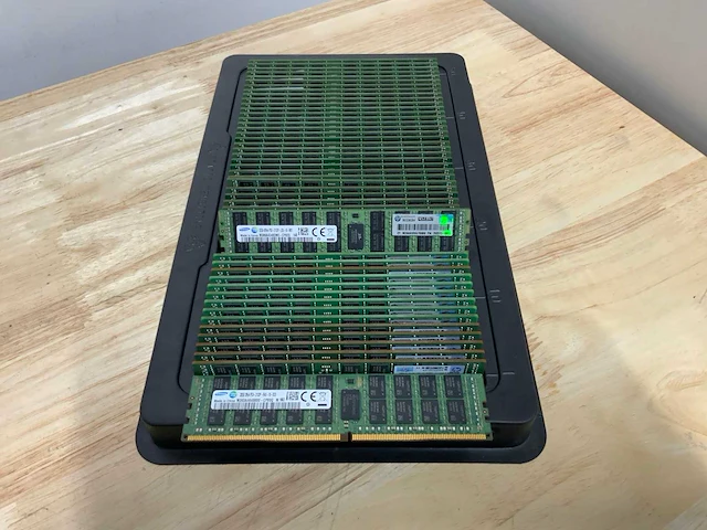Samsung ram 32gb pc-4 2133p (50x) - afbeelding 1 van  4