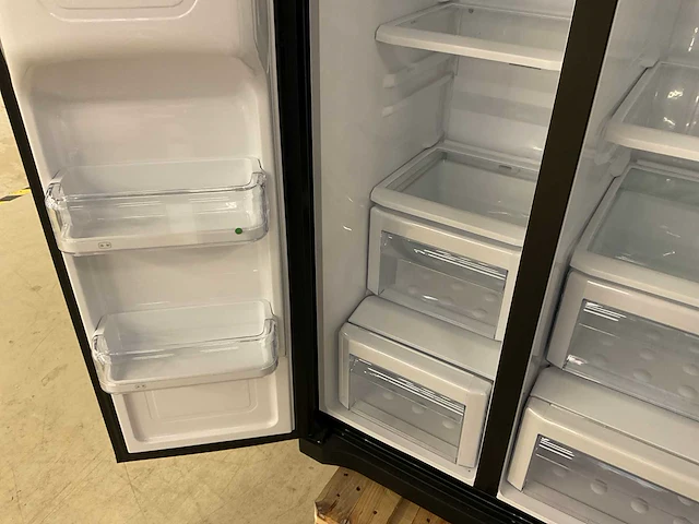 Samsung rs50n3403bc amerikaanse koelkast met water- en ijsdispenser - afbeelding 10 van  16