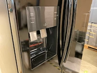 Samsung rs50n3403bc amerikaanse koelkast met water- en ijsdispenser - afbeelding 12 van  16