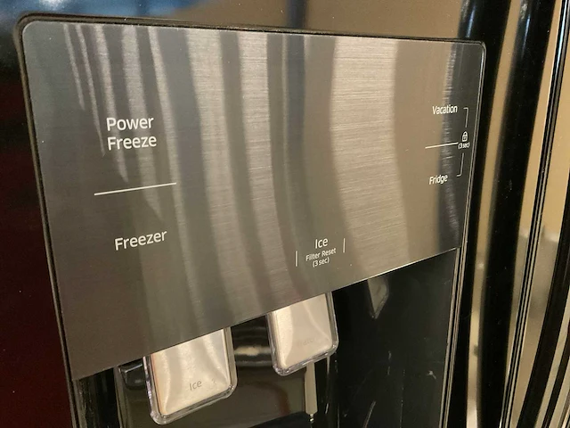 Samsung rs50n3403bc amerikaanse koelkast met water- en ijsdispenser - afbeelding 14 van  16