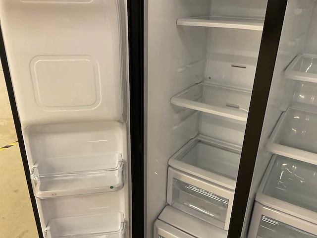 Samsung rs50n3403bc amerikaanse koelkast met water- en ijsdispenser - afbeelding 9 van  16