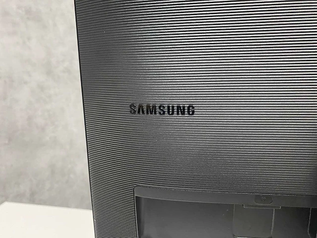 Samsung s24a600ucu - 24" monitor op voet - dp, hdmi - afbeelding 14 van  14