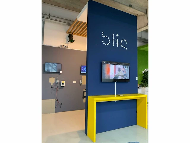 Samsung showroom opstelling - afbeelding 10 van  17