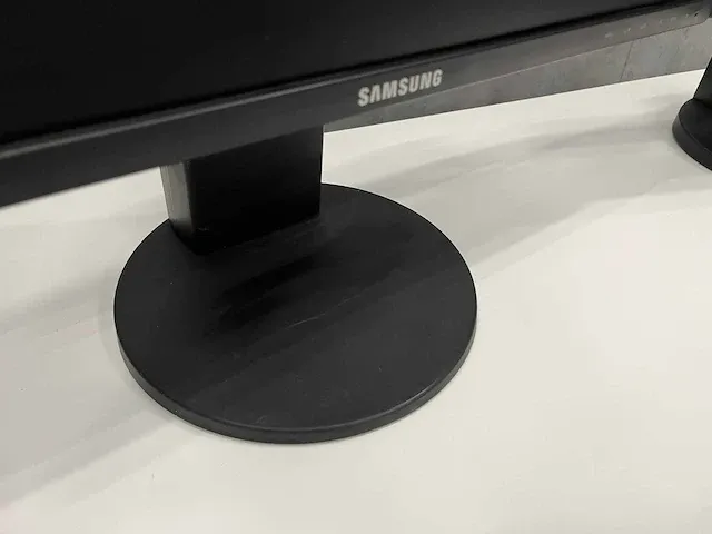 Samsung syncmaster 2443bw - 24" monitor op voet - dvi-vga (14x) - afbeelding 4 van  10