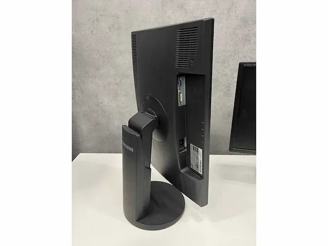 Samsung syncmaster 2443bw - 24" monitor op voet - dvi-vga (14x) - afbeelding 7 van  10