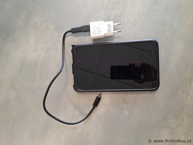 Samsung tablet met lader - afbeelding 1 van  4