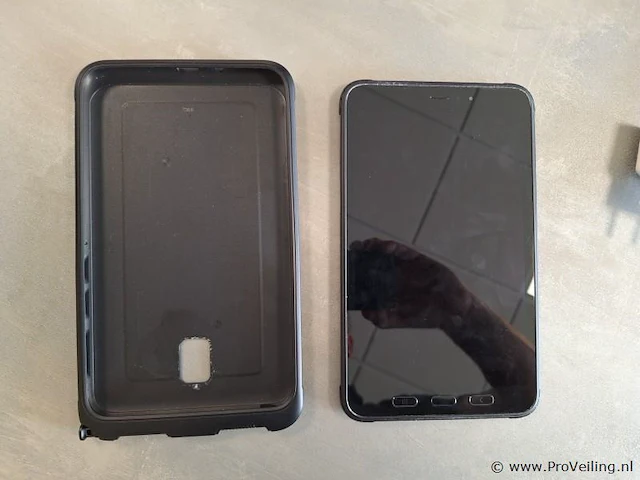Samsung tablet met lader - afbeelding 4 van  4