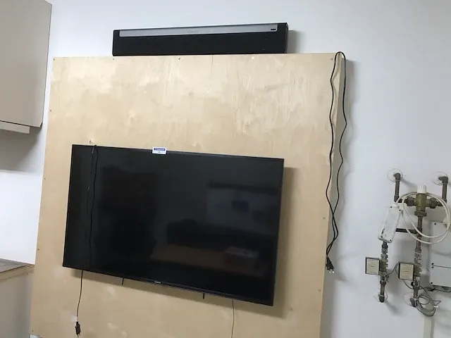 Samsung televisie met soundbar - afbeelding 4 van  5