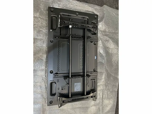 Samsung uhd - 46"video wall - 9 monitoren met muurbeugels - afbeelding 12 van  21
