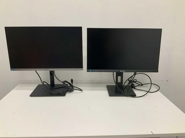 Samsung+philips monitor (2x) - afbeelding 1 van  6