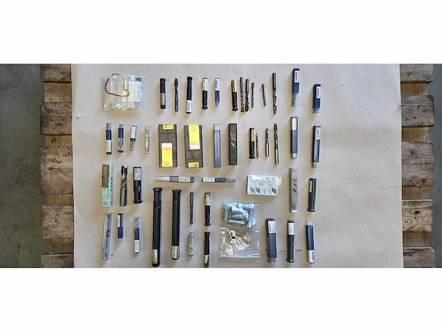 Sandvik coramontcutting tools and inserts - afbeelding 1 van  12