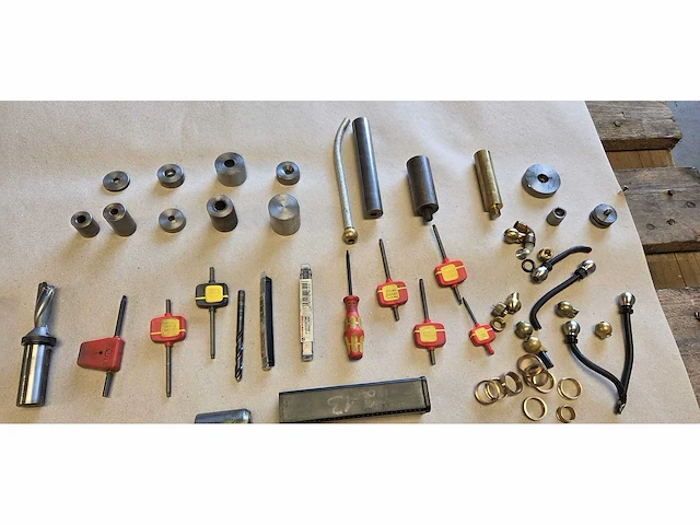 Sandvik coramontcutting tools and inserts - afbeelding 1 van  11