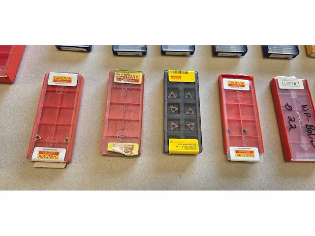 Sandvik coramontcutting tools and inserts - afbeelding 3 van  10
