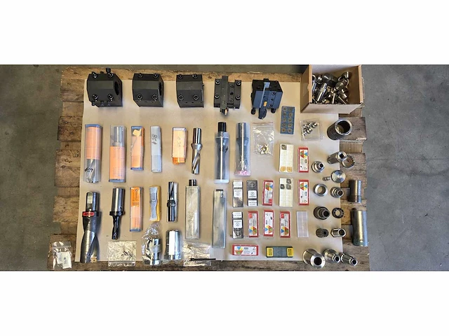 Sandvik coramontcutting tools and inserts - afbeelding 1 van  24